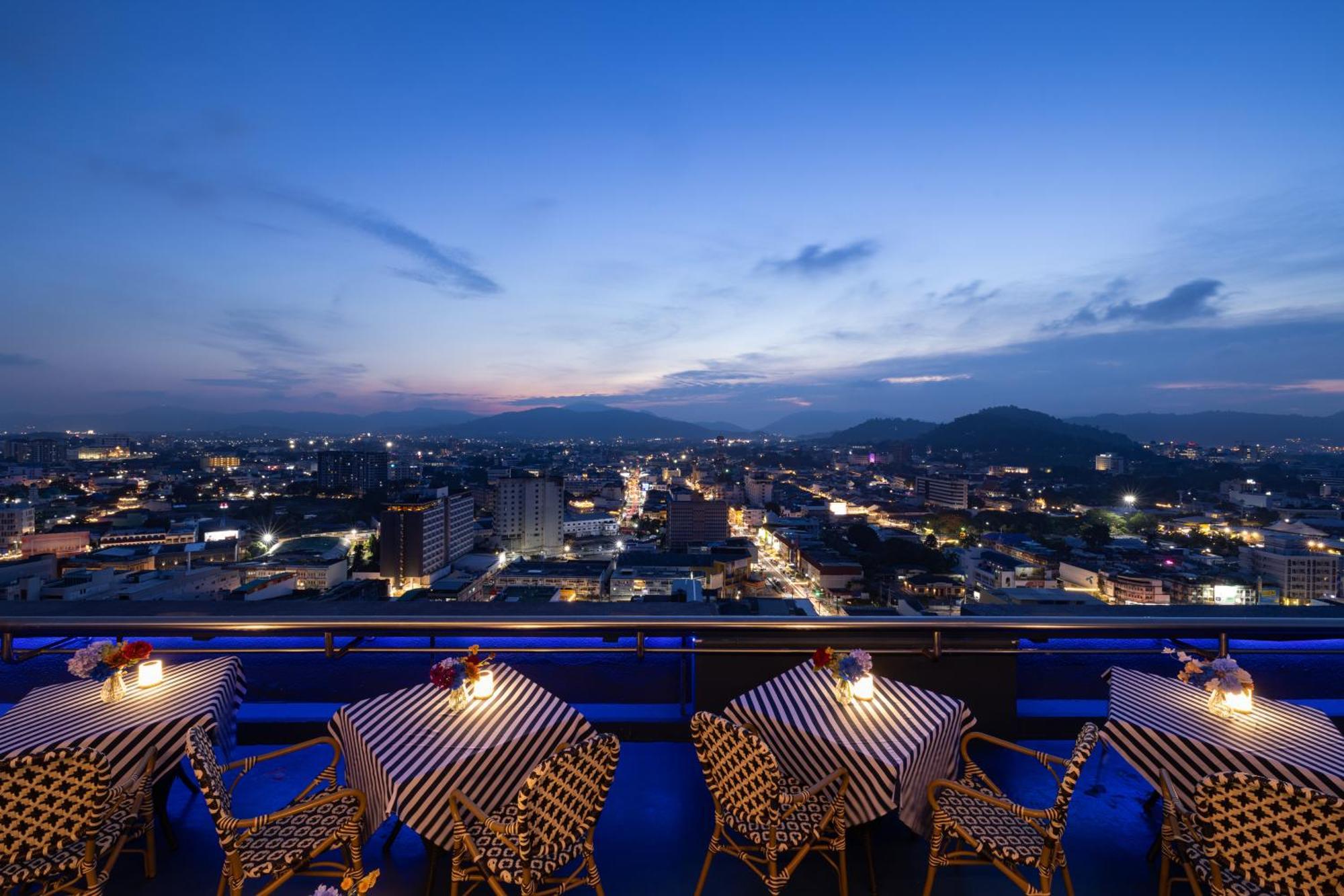 Royal Phuket City Hotel Ngoại thất bức ảnh View from the rooftop bar