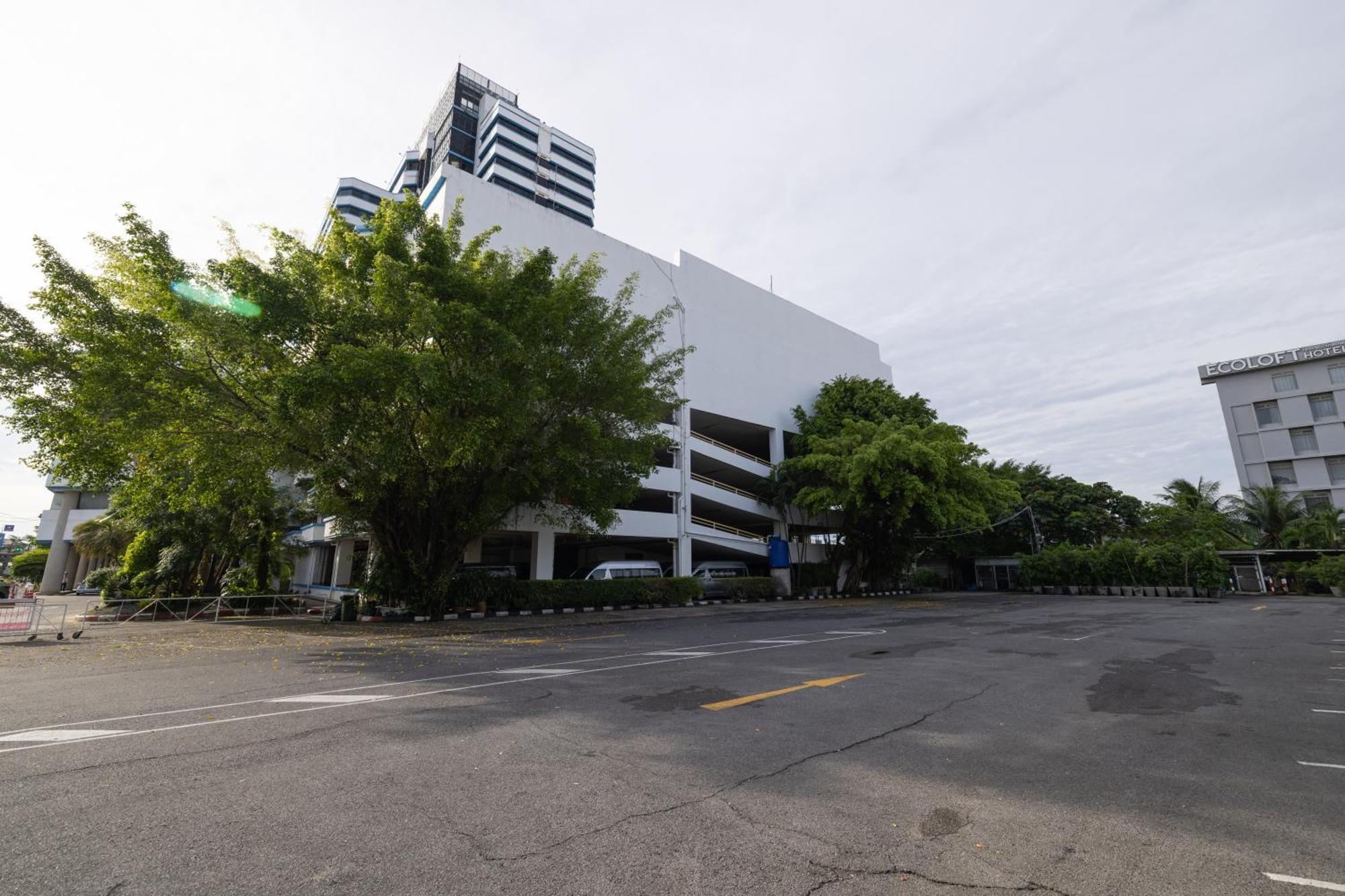 Royal Phuket City Hotel Ngoại thất bức ảnh The building of the university library