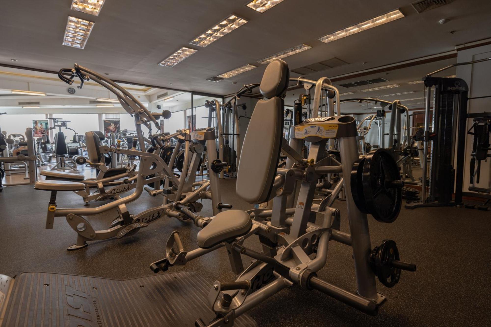 Royal Phuket City Hotel Ngoại thất bức ảnh The gym at the hotel