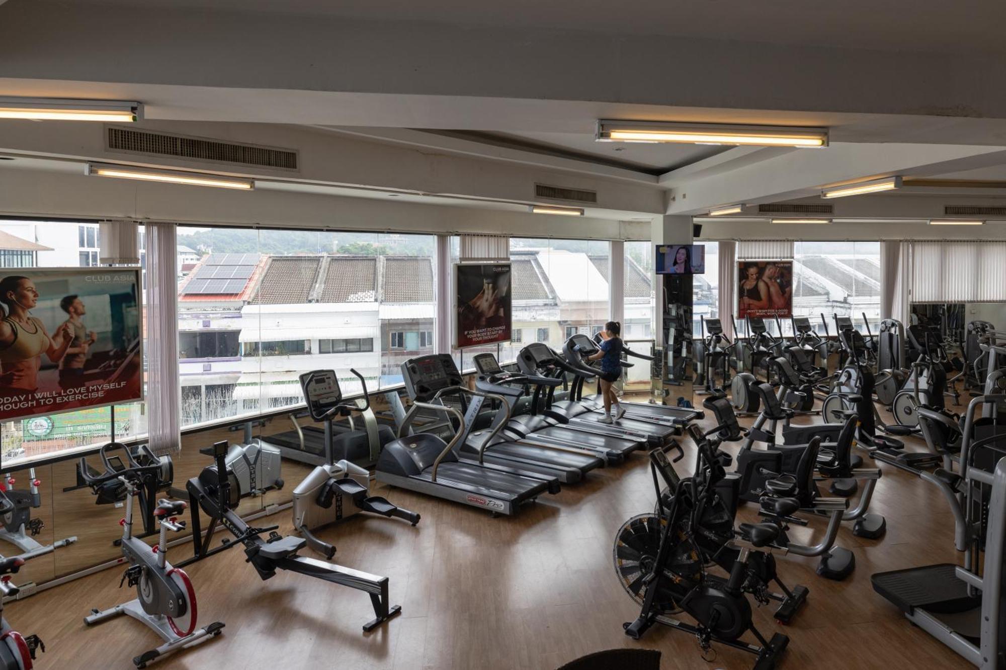 Royal Phuket City Hotel Ngoại thất bức ảnh The gym at the National Football Centre