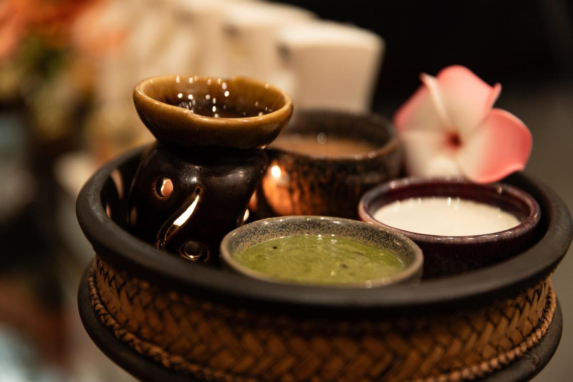 Royal Phuket City Hotel Ngoại thất bức ảnh Thai spa treatments