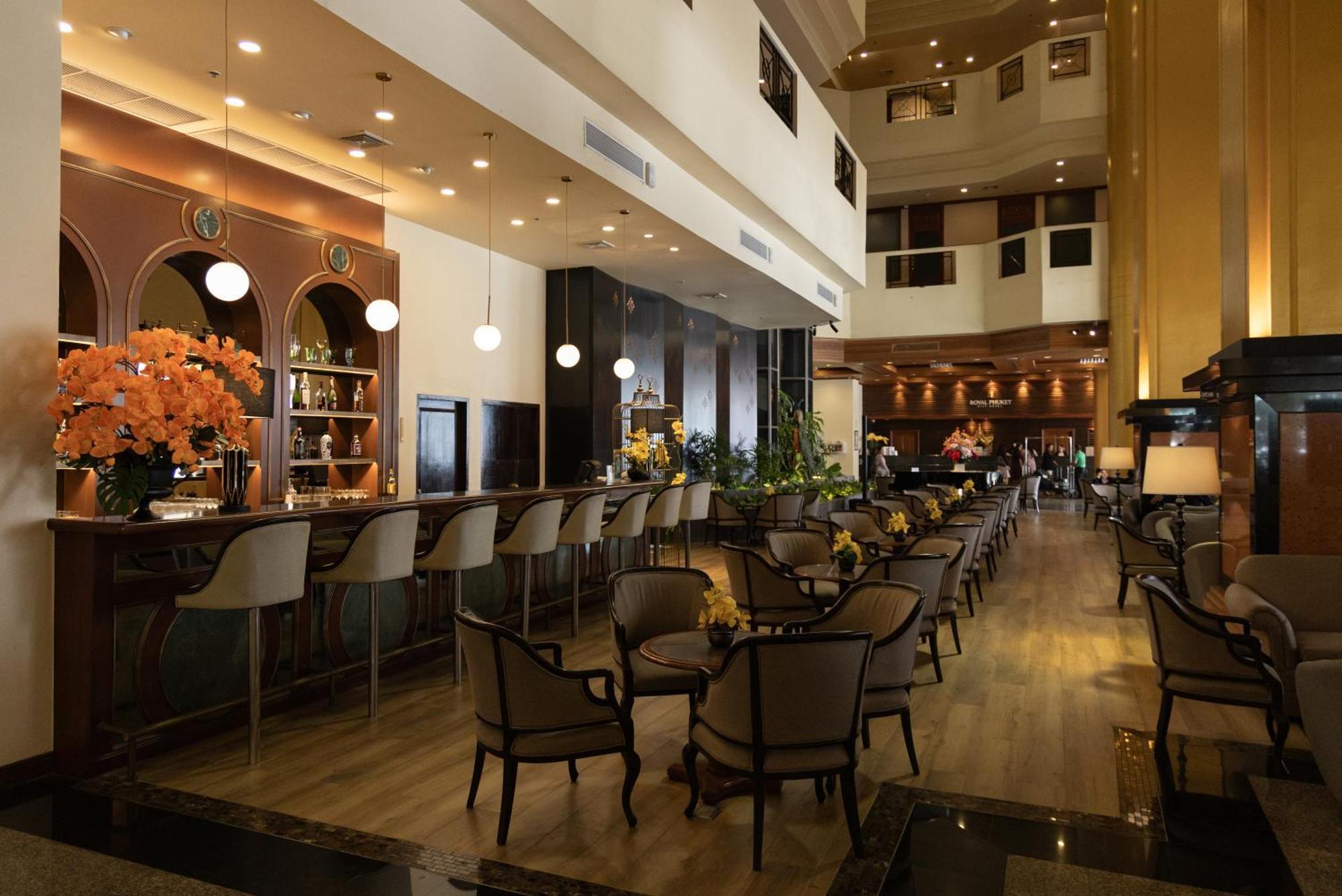 Royal Phuket City Hotel Ngoại thất bức ảnh The lobby bar