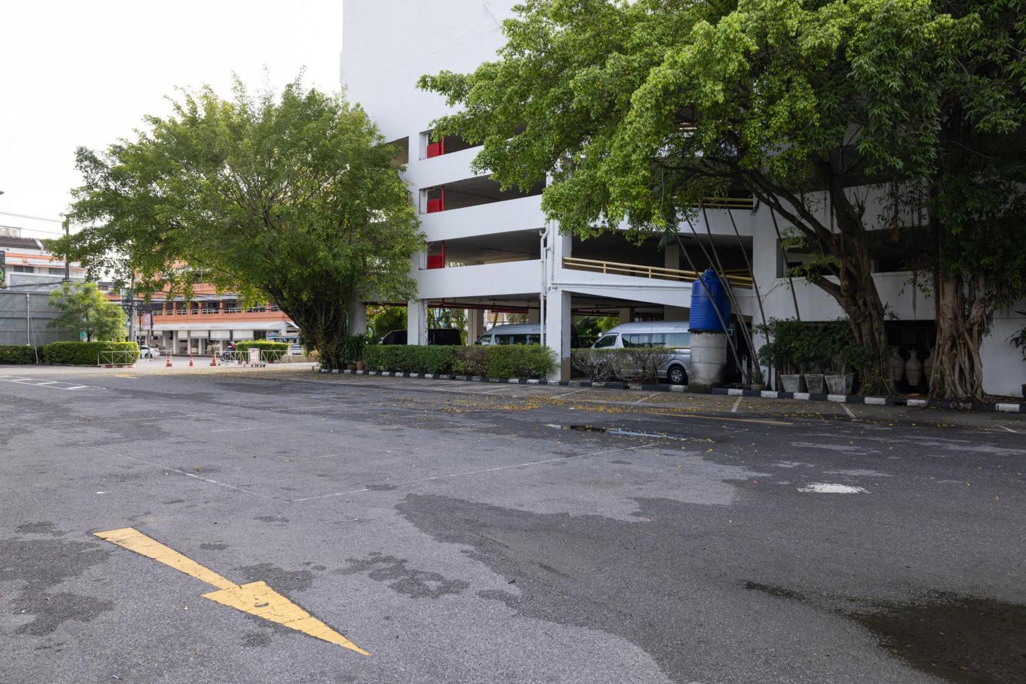 Royal Phuket City Hotel Ngoại thất bức ảnh The parking garage at the station