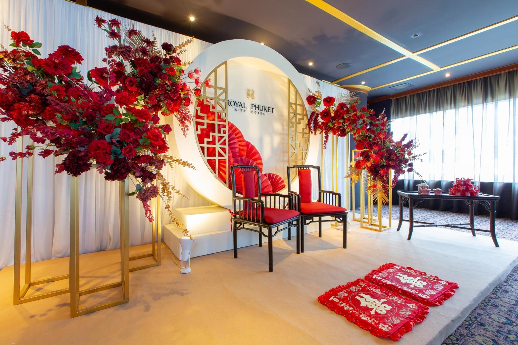 Royal Phuket City Hotel Ngoại thất bức ảnh A traditional Chinese wedding ceremony